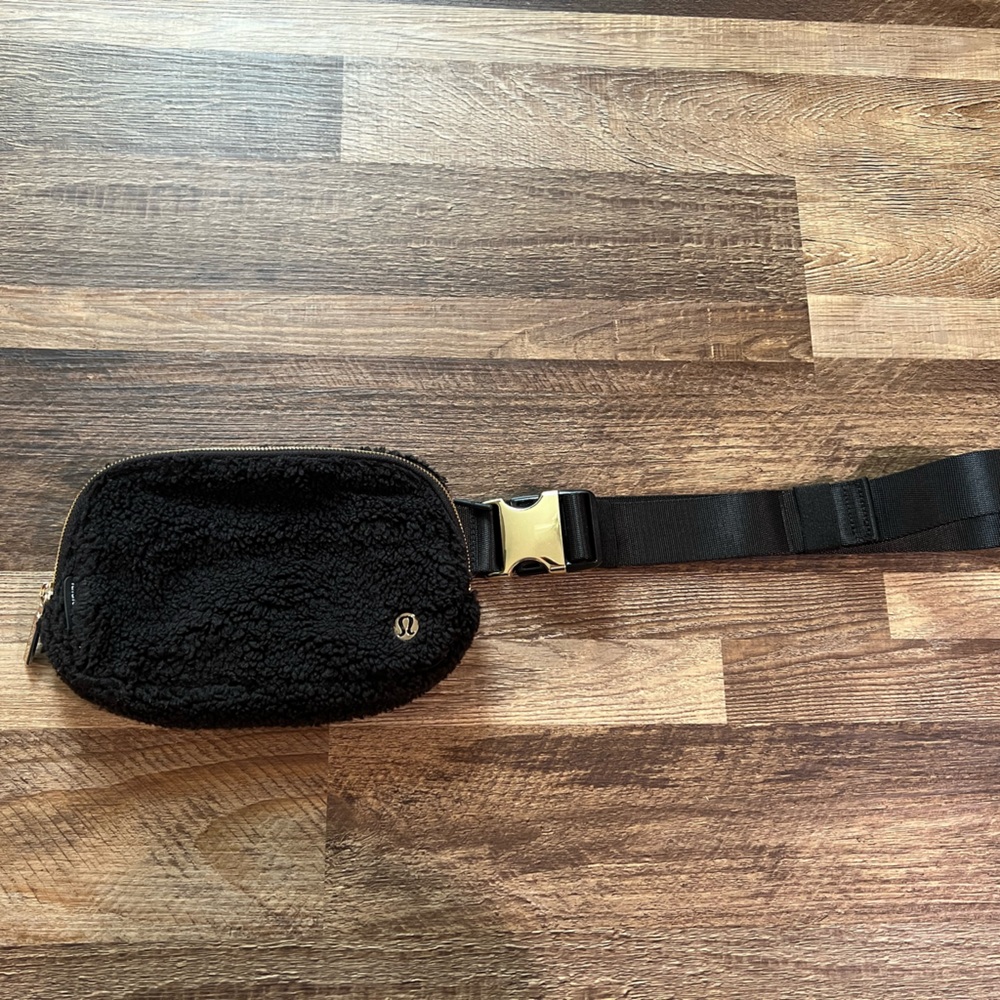 Lululemon fleece everywhere belt bag
